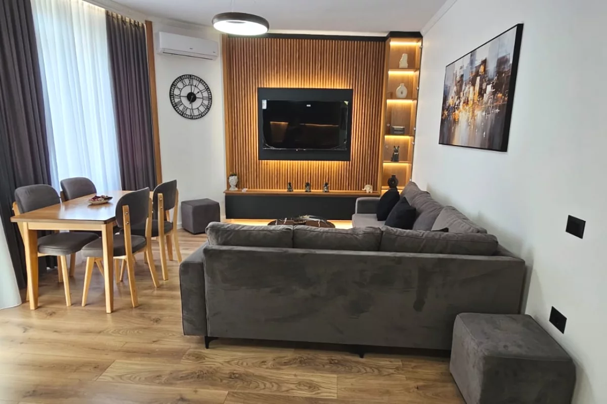 Shtepi ne shitje Apartament ne Tirane, 1+1, Mobilimi E mobiluar, Pagesa 12,900,000  Leke.