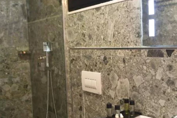 Ofrojme per qira hotel funksional, i vendosur prane zones se ish-Hipotekes, Tirane.