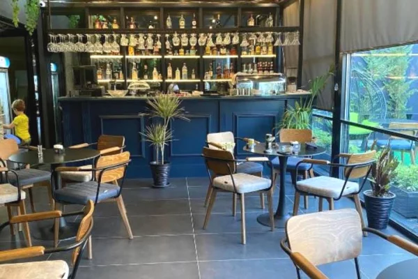 Ofrojme per qira hotel funksional, i vendosur prane zones se ish-Hipotekes, Tirane.
