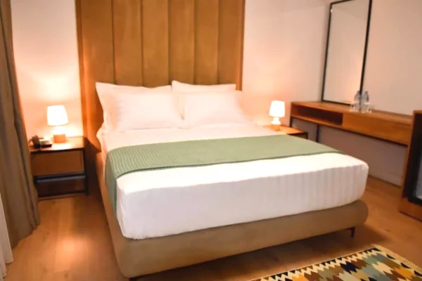 Ofrojme per qira hotel funksional, i vendosur prane zones se ish-Hipotekes, Tirane.