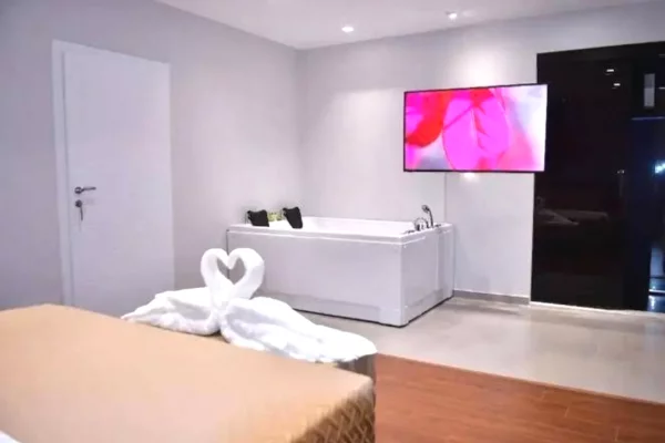 Ofrojme per qira hotel funksional, i vendosur prane zones se ish-Hipotekes, Tirane.