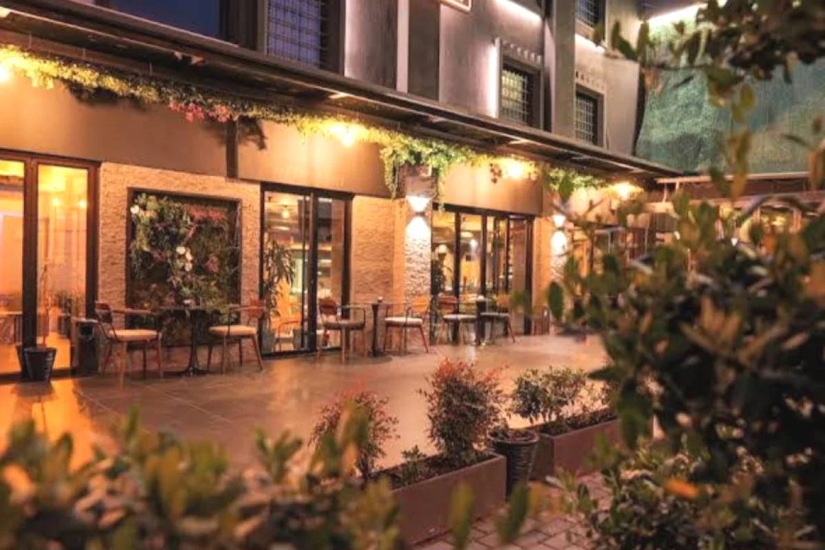 Ofrojme per qira hotel funksional, i vendosur prane zones se ish-Hipotekes, Tirane.