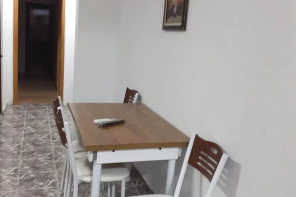 Shtepi me qera Apartament ne Tirane, 2+1, Mobilimi E mobiluar, Pagesa 65,000  Leke.