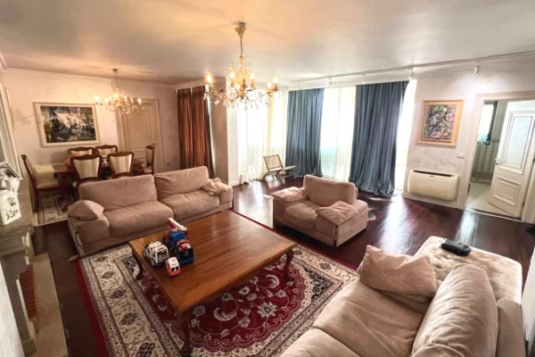 Shtepi ne shitje Vila Luksoze ne Tirane, 3+1, Mobilimi E mobiluar, Pagesa 55,000,000  Leke.