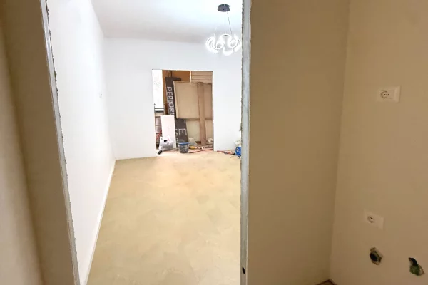 Shtepi ne shitje Apartament ne Tirane, 2+1, Mobilimi Bosh, pa mobiluar, Pagesa 14,000,000  Leke.