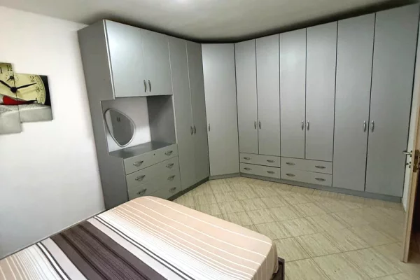 Shtepi me qera Apartament ne Tirane, 2+1, Mobilimi E mobiluar, Pagesa 70,000  Leke.