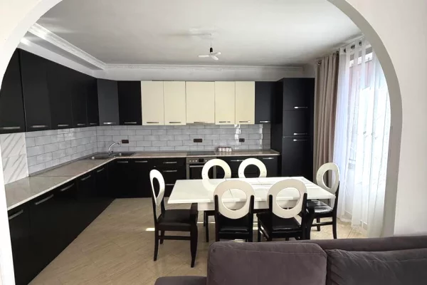 Shtepi me qera Apartament ne Tirane, 2+1, Mobilimi E mobiluar, Pagesa 70,000  Leke.