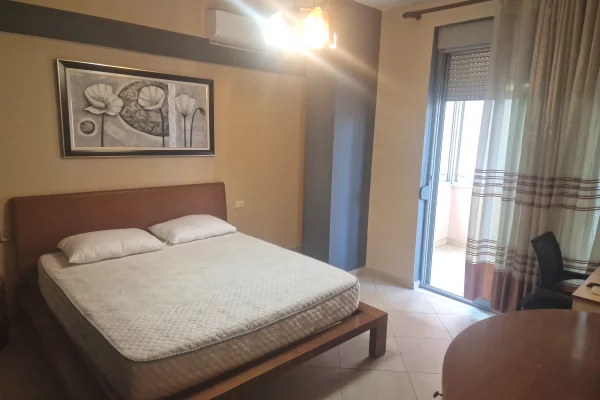 Shtepi me qera Apartament ne Tirane, 3+1, Mobilimi E mobiluar, Pagesa 1,200  Euro.