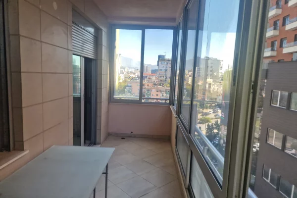 Shtepi me qera Apartament ne Tirane, 3+1, Mobilimi E mobiluar, Pagesa 1,200  Euro.