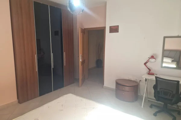 Shtepi me qera Apartament ne Tirane, 3+1, Mobilimi E mobiluar, Pagesa 1,200  Euro.