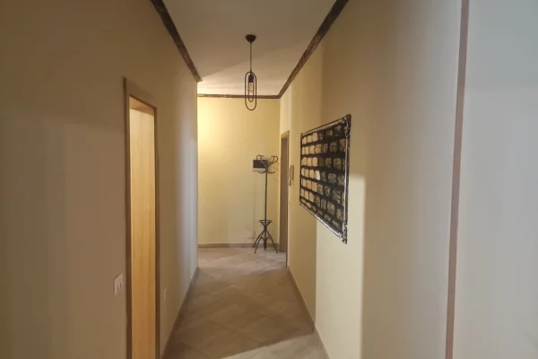 Shtepi me qera Apartament ne Tirane, 3+1, Mobilimi E mobiluar, Pagesa 1,200  Euro.