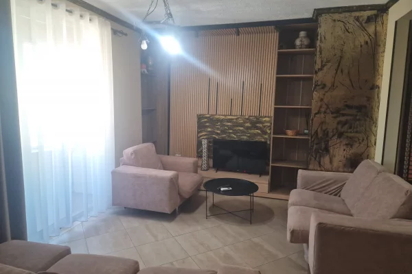 Shtepi me qera Apartament ne Tirane, 3+1, Mobilimi E mobiluar, Pagesa 1,200  Euro.