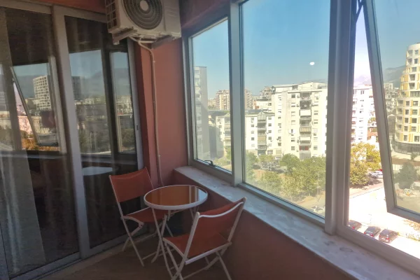 Shtepi me qera Apartament ne Tirane, 3+1, Mobilimi E mobiluar, Pagesa 1,200  Euro.