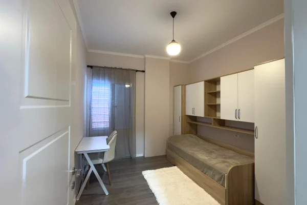 Shtepi me qera Apartament ne Tirane, 2+1, Mobilimi E mobiluar, Pagesa 90,000  Leke.