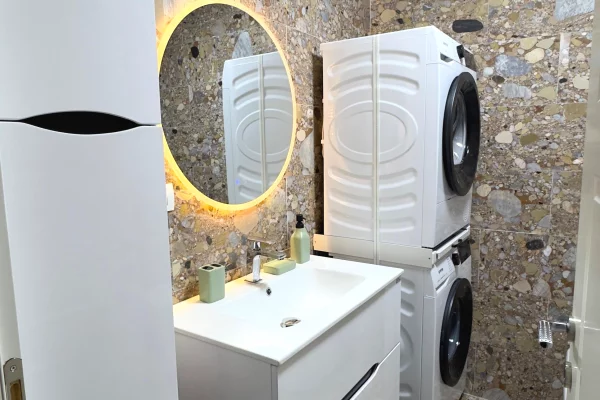 Shtepi me qera Apartament ne Tirane, 2+1, Mobilimi E mobiluar, Pagesa 90,000  Leke.