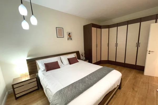 Shtepi me qera Apartament ne Tirane, 2+1, Mobilimi E mobiluar, Pagesa 75,000  Leke.