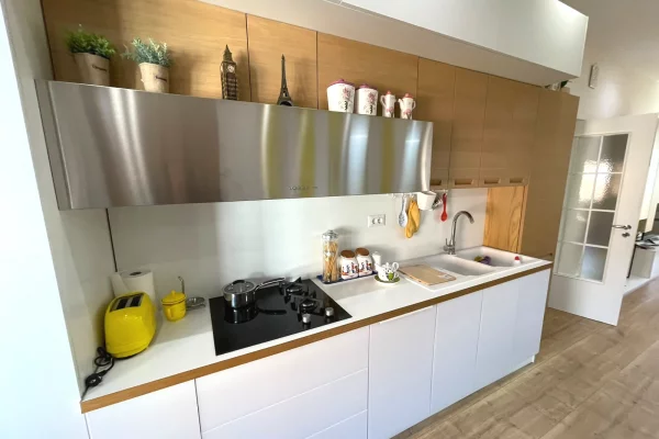 Shtepi me qera Apartament ne Tirane, 2+1, Mobilimi E mobiluar, Pagesa 75,000  Leke.