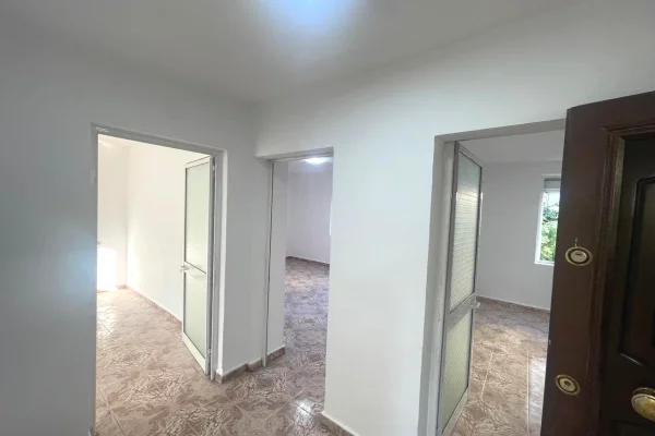 Jepet me qera apartament 2+1 te Tregu Dinamo