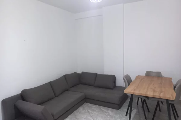 Jepet me qera apartament 1+1 te Liqeni i Thate