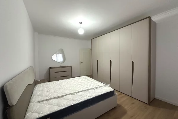 Shtepi me qera Apartament ne Tirane, 2+1, Mobilimi E mobiluar, Pagesa 80,000  Leke.