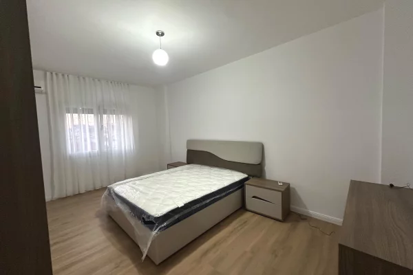 Shtepi me qera Apartament ne Tirane, 2+1, Mobilimi E mobiluar, Pagesa 80,000  Leke.