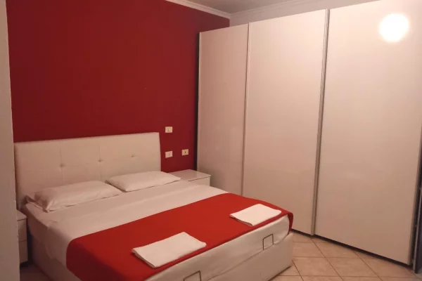 Shtepi me qera Apartament ne Tirane, 2+1, Mobilimi E mobiluar, Pagesa 70,000  Leke.