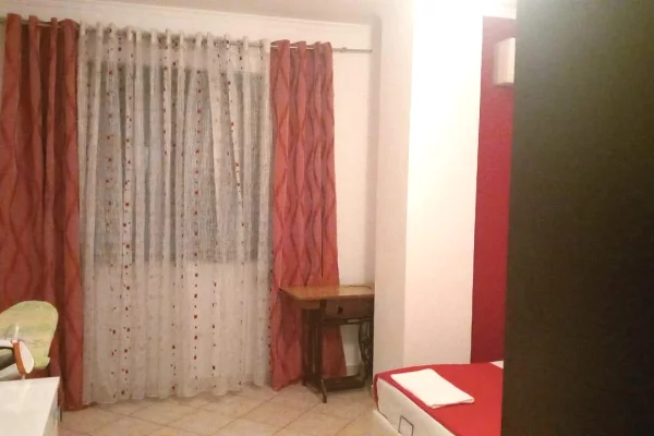 Shtepi me qera Apartament ne Tirane, 2+1, Mobilimi E mobiluar, Pagesa 70,000  Leke.