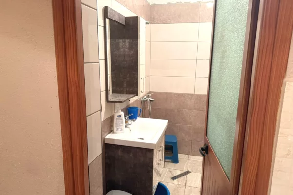 Shtepi me qera Apartament ne Tirane, 2+1, Mobilimi E mobiluar, Pagesa 45,000  Leke.