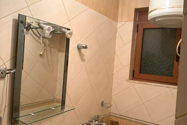 Shtepi me qera Apartament ne Tirane, 2+1, Mobilimi E mobiluar, Pagesa 45,000  Leke.