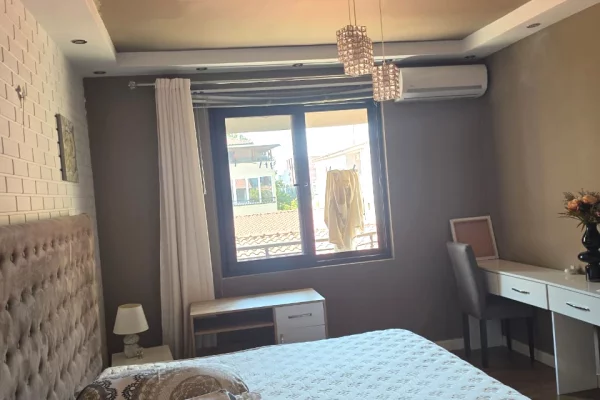 Shtepi me qera Apartament ne Tirane, 2+1, Mobilimi E mobiluar, Pagesa 60,000  Leke.
