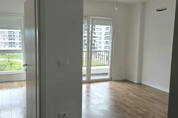 Ambient biznesi me qera 3+1 ne Tirane - 30,000 Leke