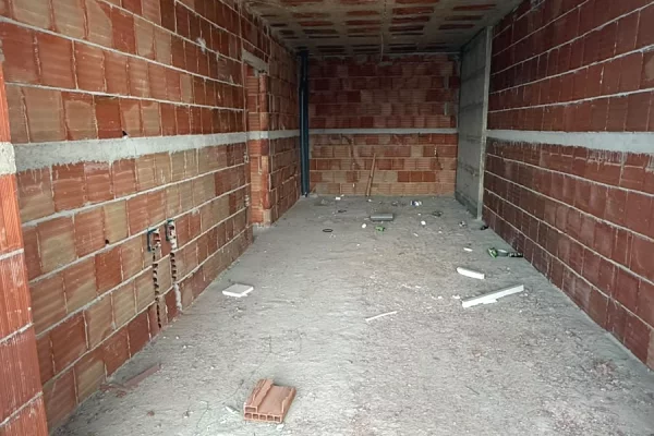 Shtepi ne shitje Apartament ne Tirane, 2+1, Mobilimi Bosh, pa mobiluar, Pagesa 131,000  Euro.