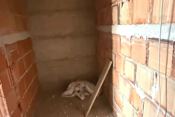 Shtepi ne shitje Apartament ne Tirane, 2+1, Mobilimi Bosh, pa mobiluar, Pagesa 131,000  Euro.