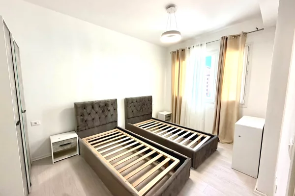 Shtepi me qera Apartament ne Tirane, 2+1, Mobilimi E mobiluar, Pagesa 75,000  Leke.