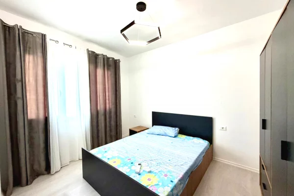 Shtepi me qera Apartament ne Tirane, 2+1, Mobilimi E mobiluar, Pagesa 75,000  Leke.