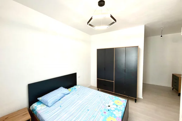 Shtepi me qera Apartament ne Tirane, 2+1, Mobilimi E mobiluar, Pagesa 75,000  Leke.