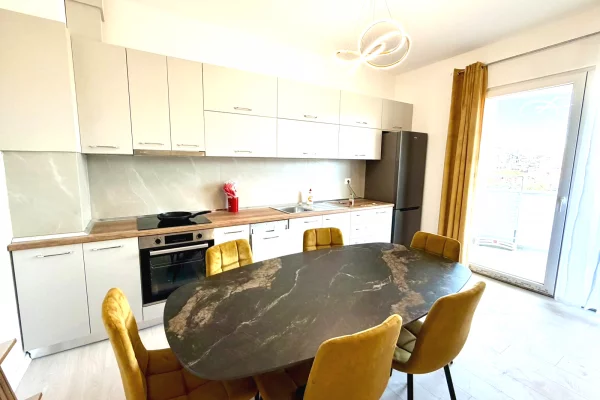 Shtepi me qera Apartament ne Tirane, 2+1, Mobilimi E mobiluar, Pagesa 75,000  Leke.
