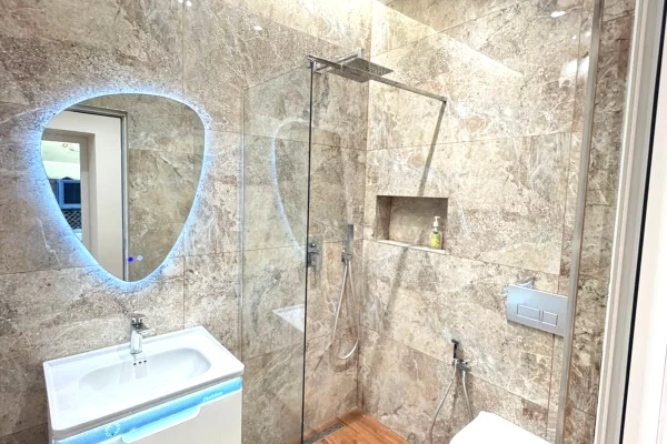 Shtepi ne shitje Apartament ne Tirane, Garsoniere, Mobilimi E mobiluar, Pagesa 120,000  Euro.