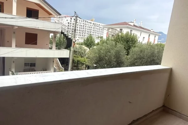 Shtepi ne shitje Apartament ne Tirane, 2+1, Mobilimi Bosh, pa mobiluar, Pagesa 9,800,000  Leke.