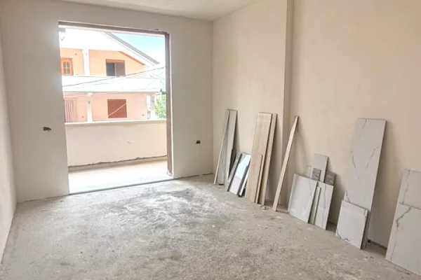 Shtepi ne shitje Apartament ne Tirane, 2+1, Mobilimi Bosh, pa mobiluar, Pagesa 9,800,000  Leke.