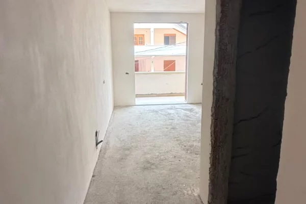 Shtepi ne shitje Apartament ne Tirane, 2+1, Mobilimi Bosh, pa mobiluar, Pagesa 9,800,000  Leke.
