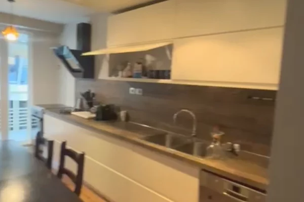 Shtepi me qera Apartament ne Tirane, 2+1, Mobilimi E mobiluar, Pagesa 100,000  Leke.
