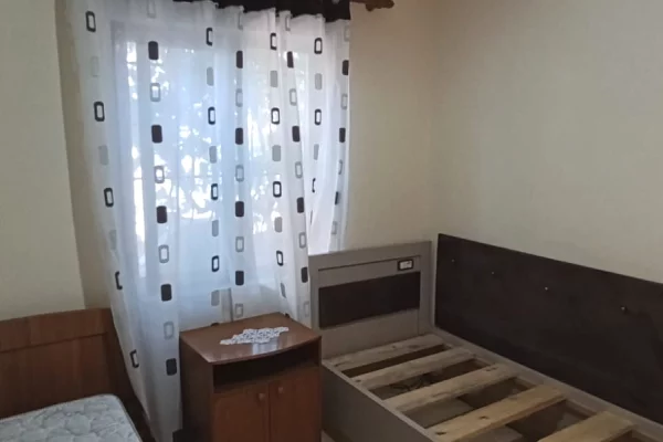 Shtepi me qera Apartament ne Tirane, 2+1, Mobilimi E mobiluar, Pagesa 45,000  Leke.