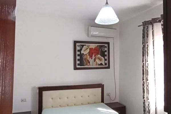 Shtepi me qera Apartament ne Tirane, 2+1, Mobilimi E mobiluar, Pagesa 45,000  Leke.