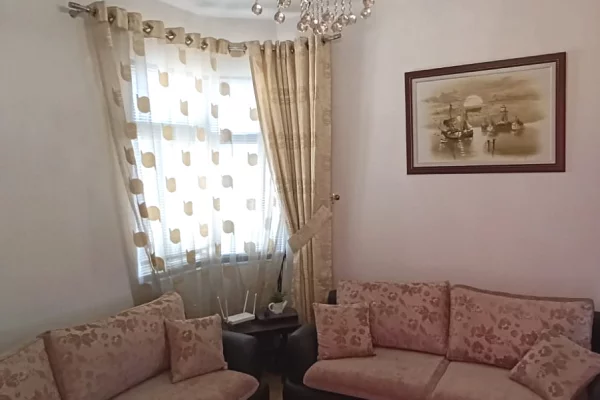 Shtepi me qera Apartament ne Tirane, 2+1, Mobilimi E mobiluar, Pagesa 45,000  Leke.