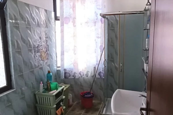 Shtepi me qera Apartament ne Tirane, 2+1, Mobilimi E mobiluar, Pagesa 45,000  Leke.