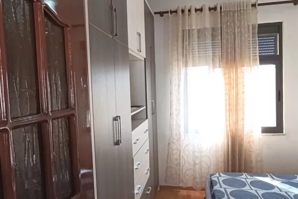 Shtepi me qera Apartament ne Tirane, 2+1, Mobilimi E mobiluar, Pagesa 45,000  Leke.