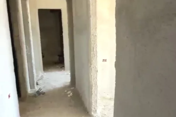 Shtepi ne shitje Apartament ne Tirane, 2+1, Mobilimi Bosh, pa mobiluar, Pagesa 89,000  Euro.