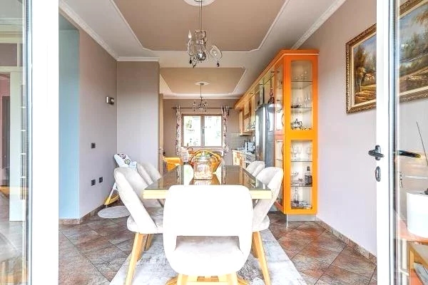 Shtepi ne shitje Vila Luksoze ne Tirane, 4+1, Mobilimi E mobiluar, Pagesa 650,000  Euro.