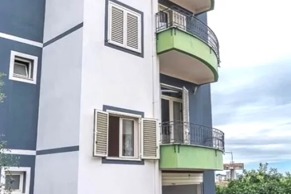 Shtepi me qera Vila Luksoze ne Tirane, 4+1, Mobilimi E mobiluar, Pagesa 2,200  Euro.